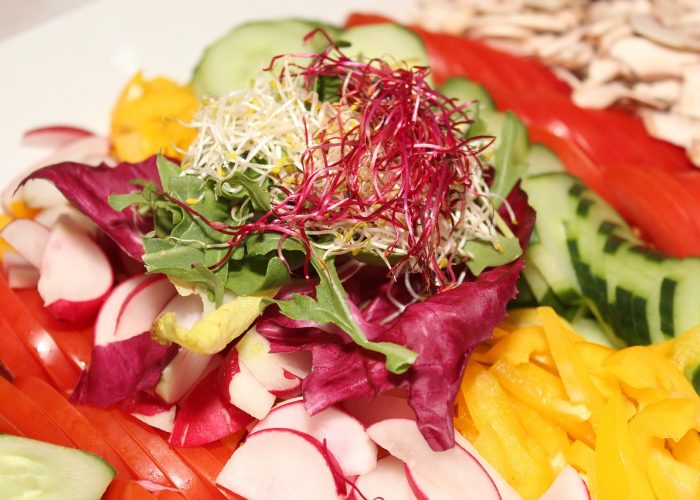 Frischer Salat von Mahlzeit Schulcatering und Schulessen Hamburg