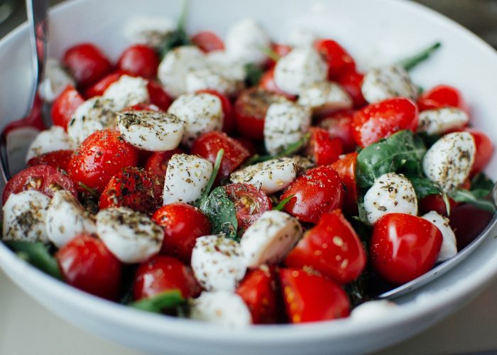 Caprese - Mozzarella und Tomate - von Mahlzeit Schulcatering und Schulessen Hamburg